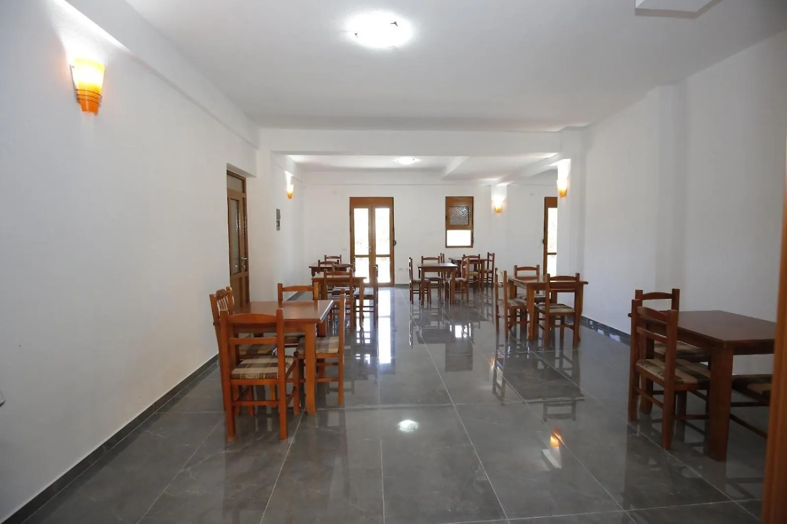 Hotelgodini Golem  0*, Golem (Tirana)