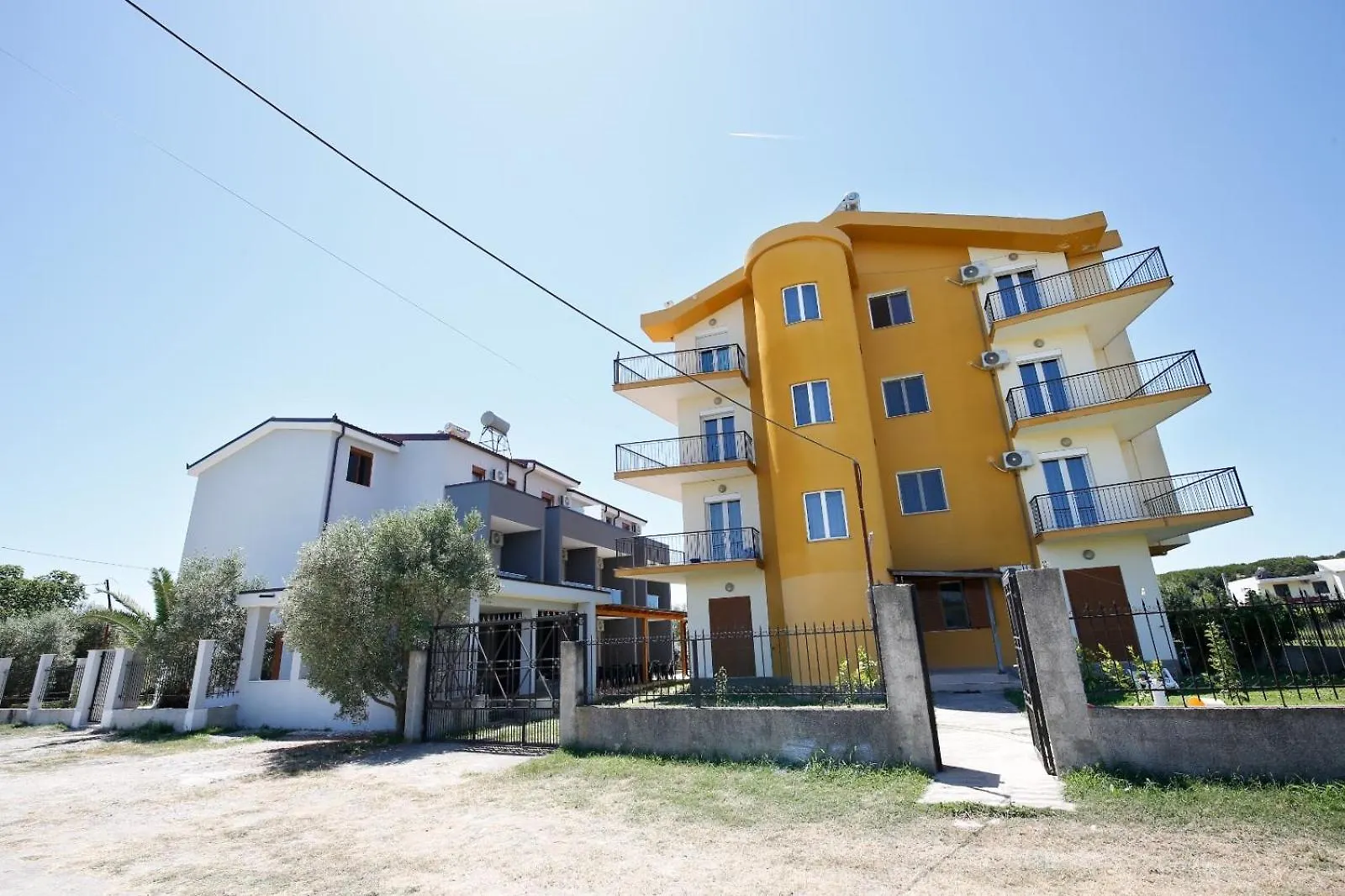 Aparthotel Hotelgodini Golem